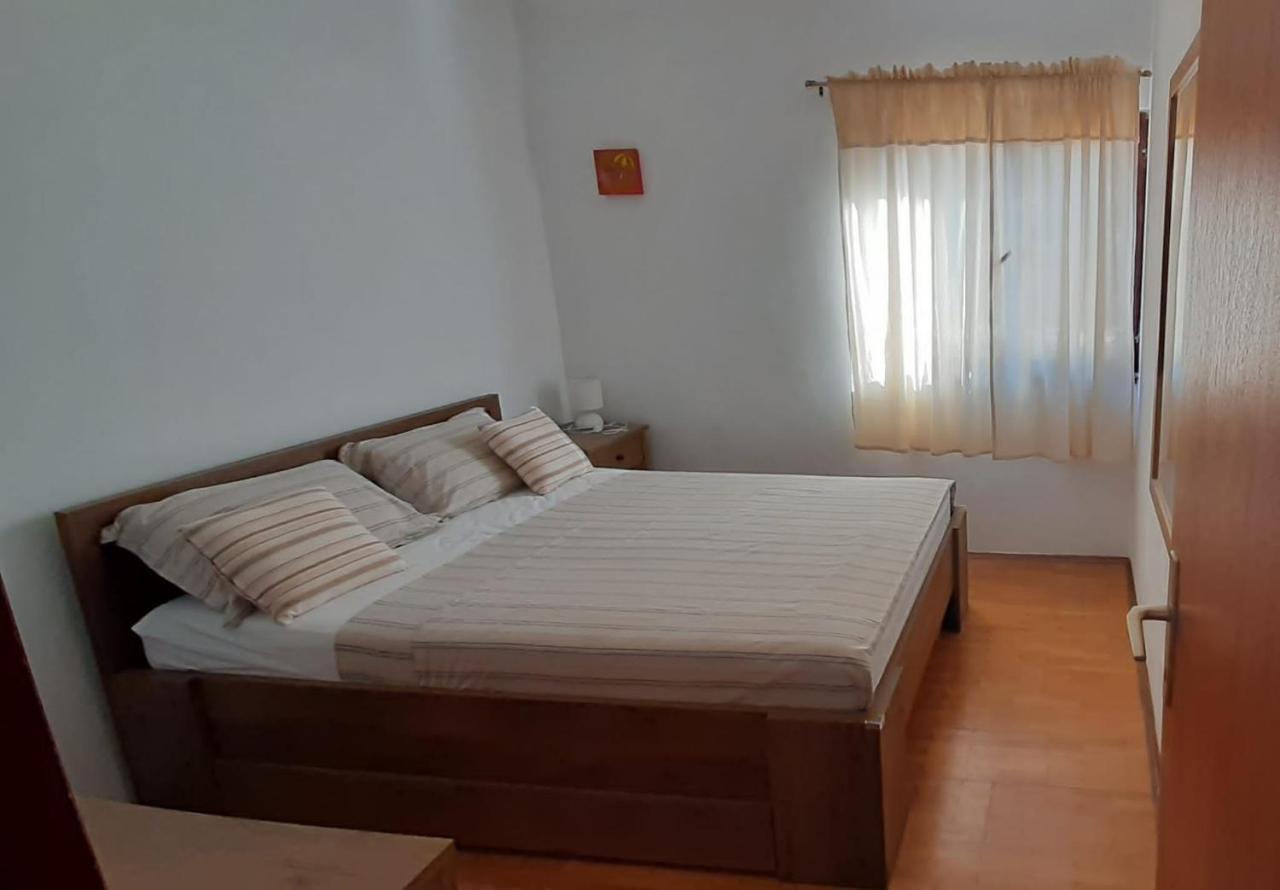 Apartman Ena By The Sea Prizba Eksteriør billede