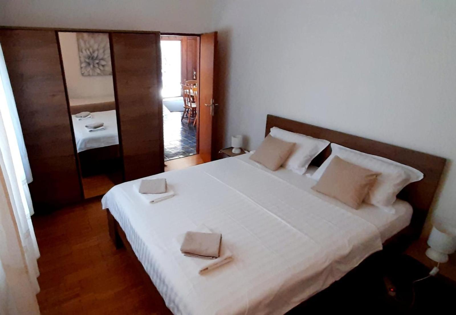 Apartman Ena By The Sea Prizba Eksteriør billede