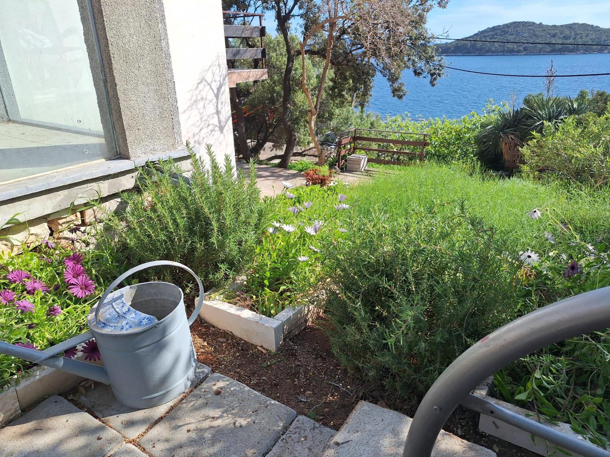 Apartman Ena By The Sea Prizba Eksteriør billede