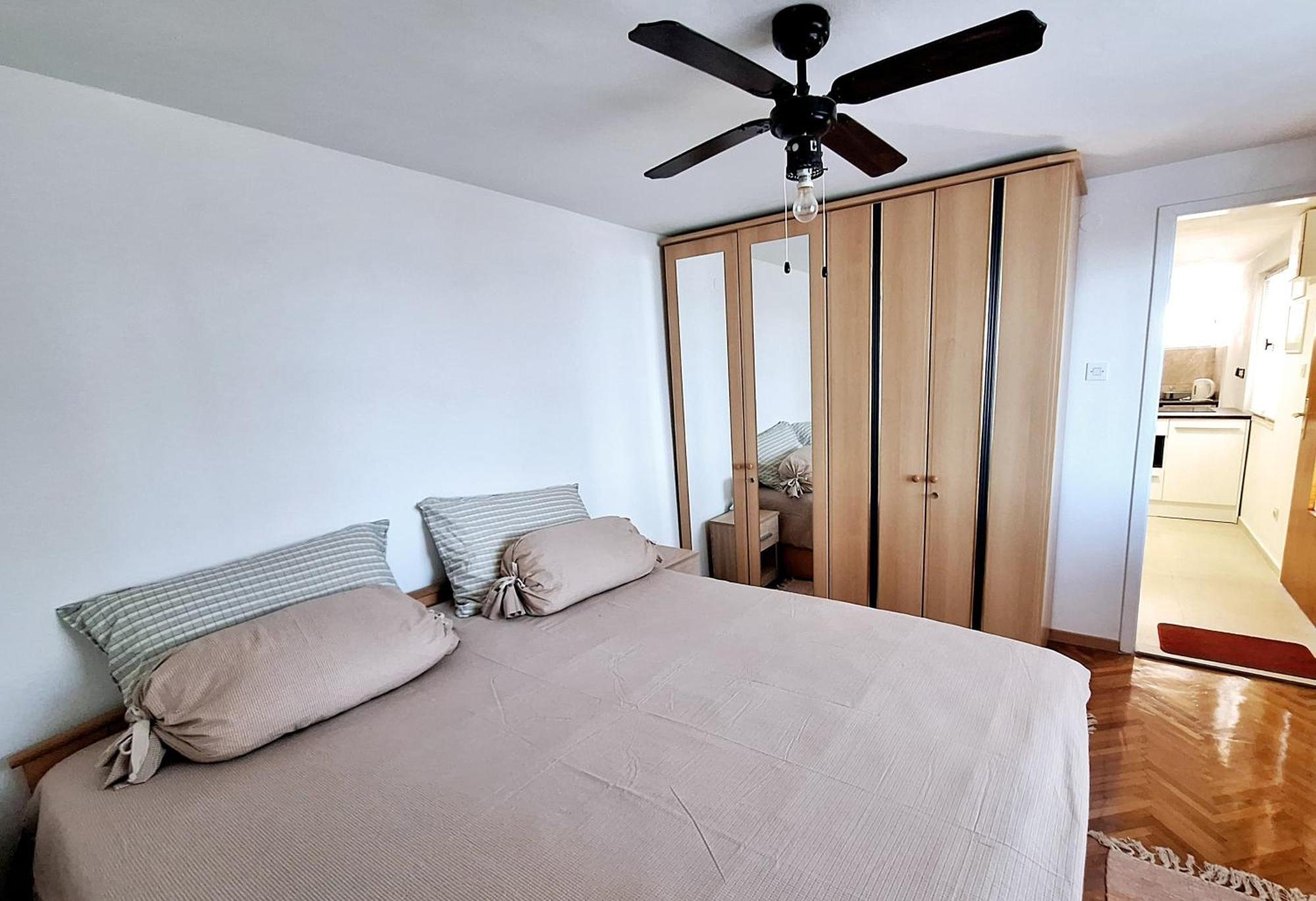 Apartman Ena By The Sea Prizba Eksteriør billede