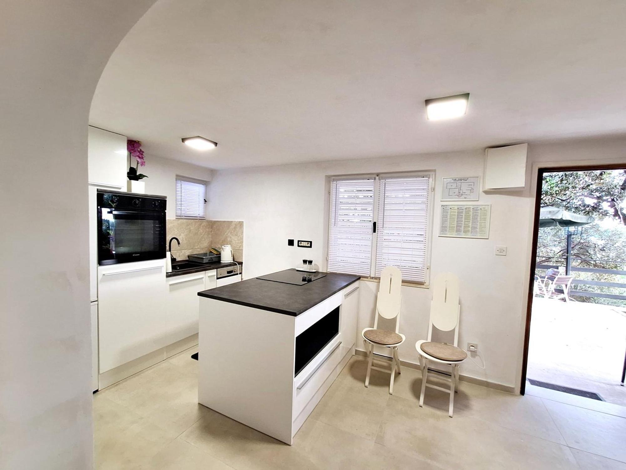 Apartman Ena By The Sea Prizba Eksteriør billede