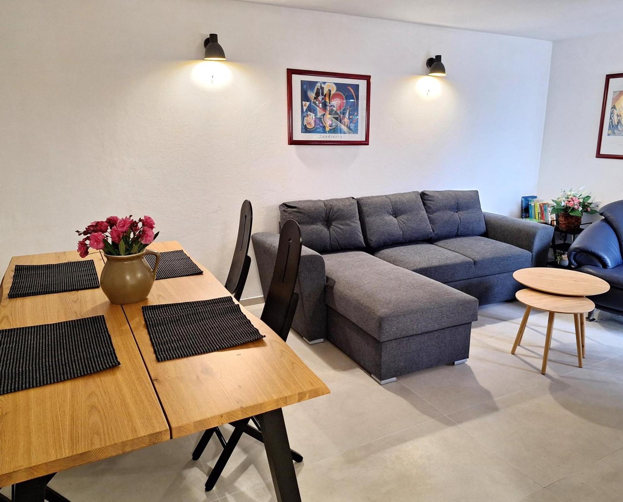 Apartman Ena By The Sea Prizba Eksteriør billede